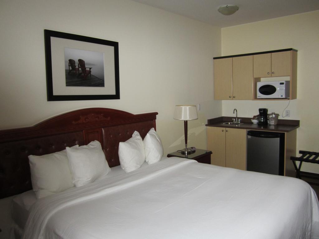 Trend Mountain Hotel & Conference Centre Tumbler Ridge Exteriör bild