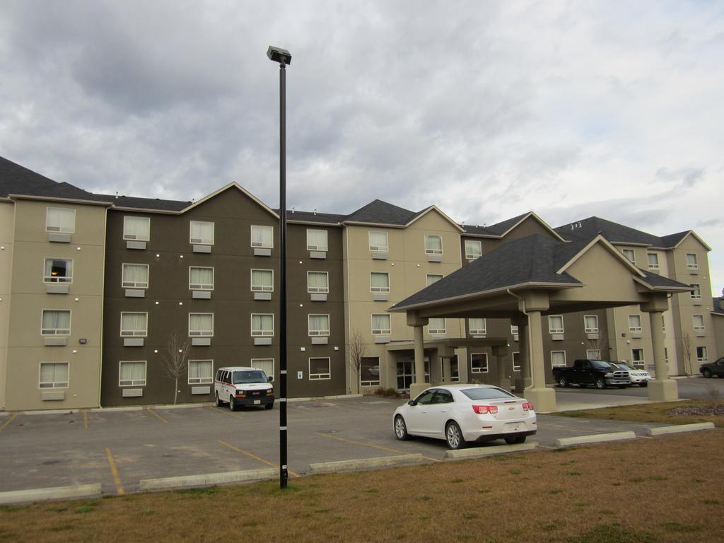 Trend Mountain Hotel & Conference Centre Tumbler Ridge Exteriör bild