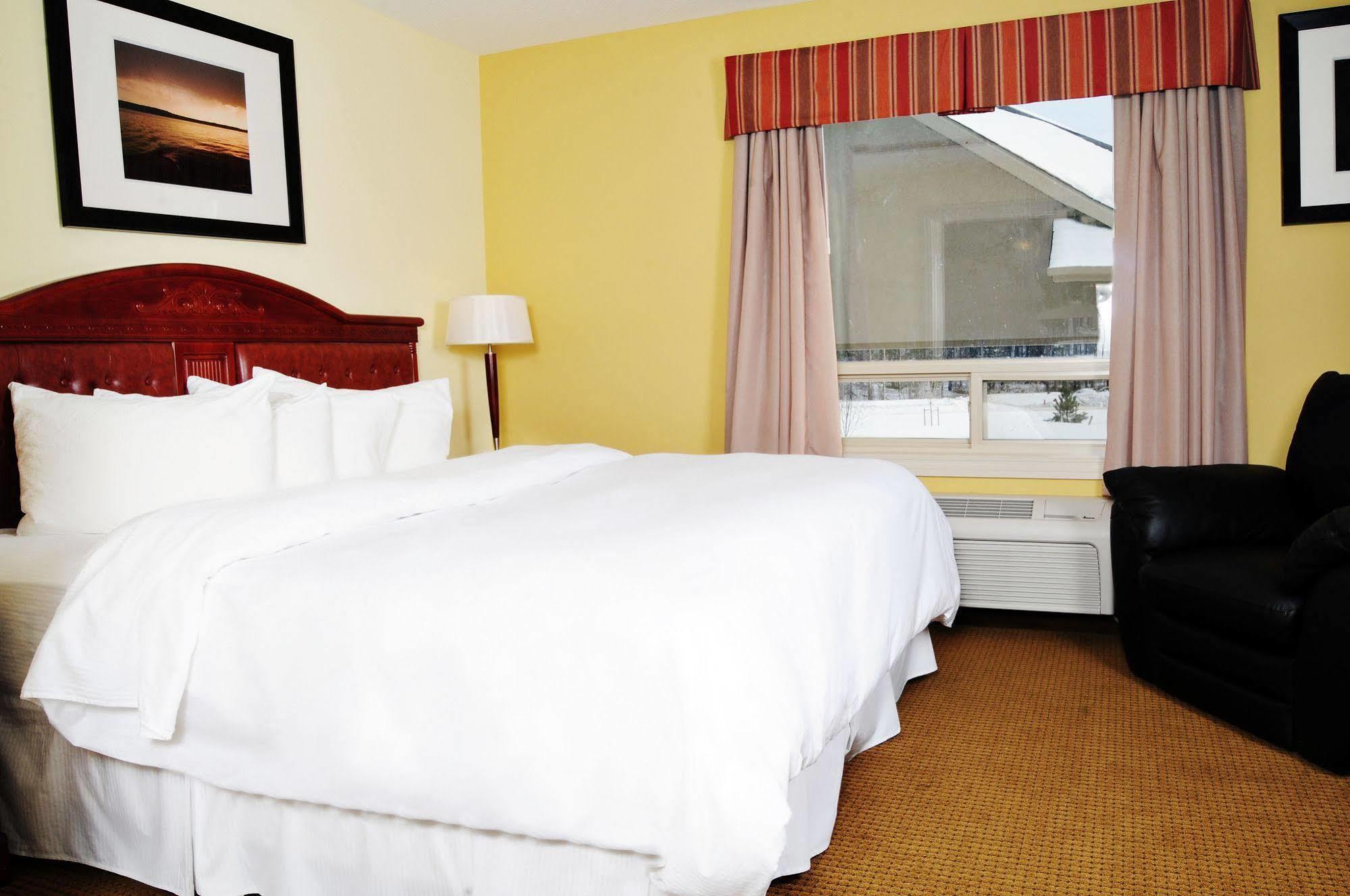 Trend Mountain Hotel & Conference Centre Tumbler Ridge Exteriör bild