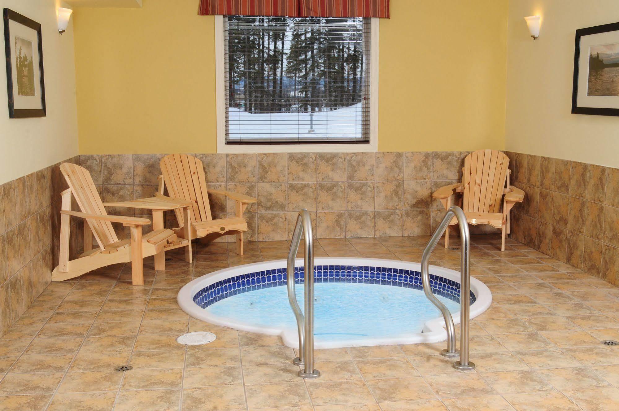 Trend Mountain Hotel & Conference Centre Tumbler Ridge Exteriör bild